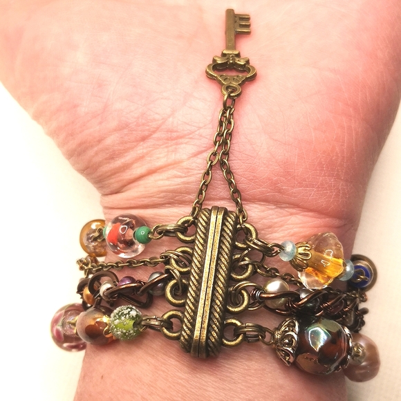 Handmade glass and pearl bracelet - Picture 6 of 10